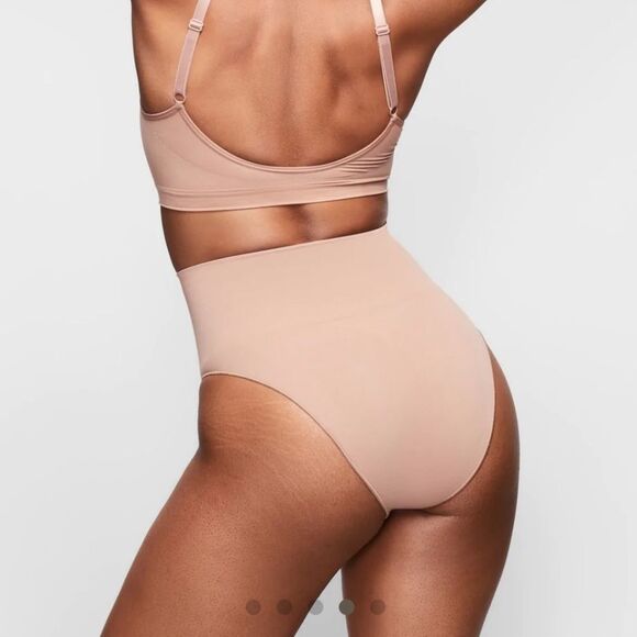 NEW skims core control brief in sienna L/XL - Picture 2 of 7